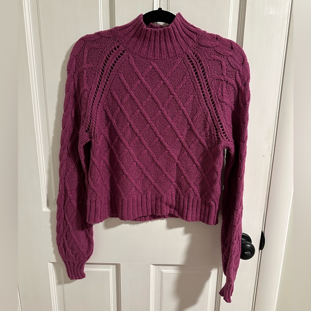 AMERICAN EAGLE SWEATER